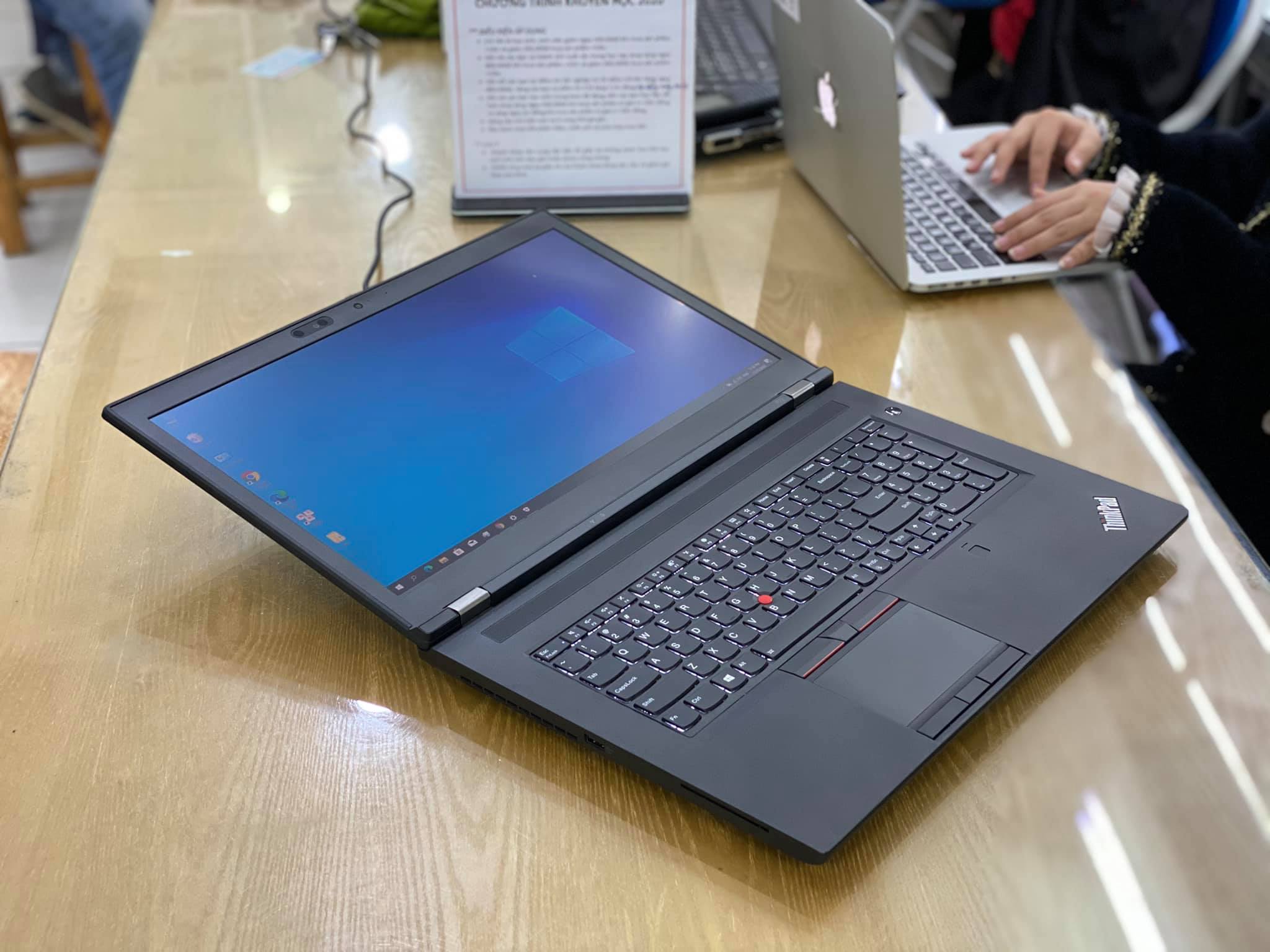 Laptop Lenovo Thinkpad P72 .jpg
